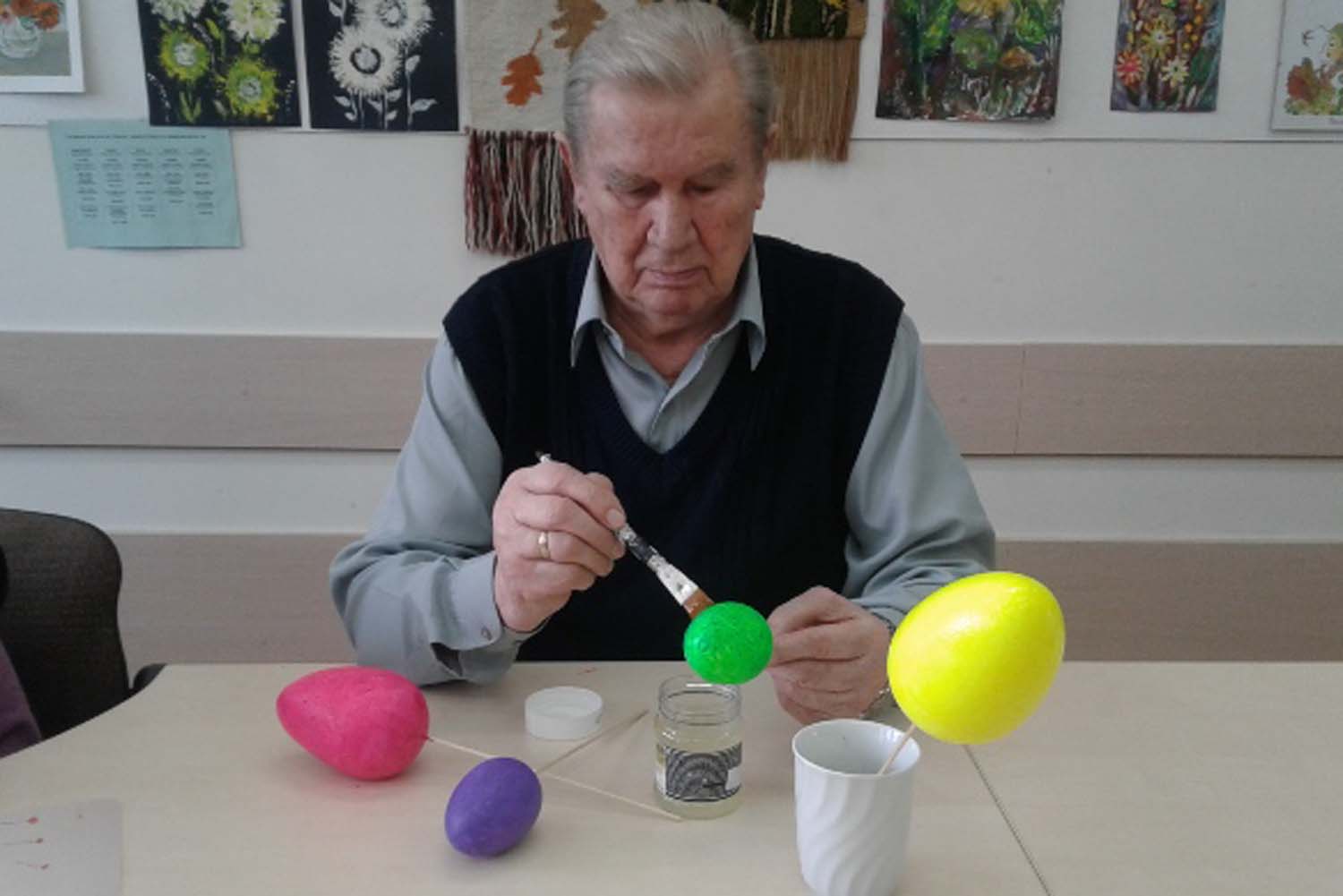 Malowanie jajek metodą decoupage